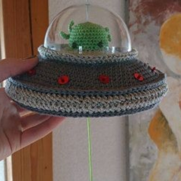 space ship with baby 👽, handmade - Picture 2 of 4